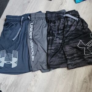 Boys Youth Small Under Armour Athletic Gray and Black Performance Shorts